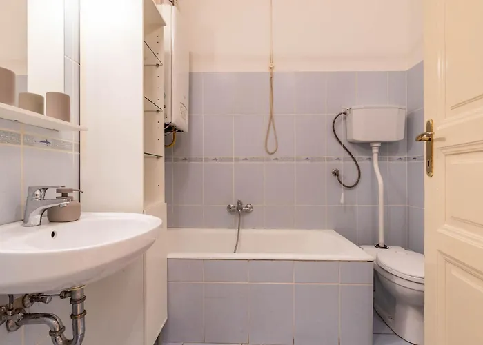 Donaticoeur Escalier Apartment Budapest