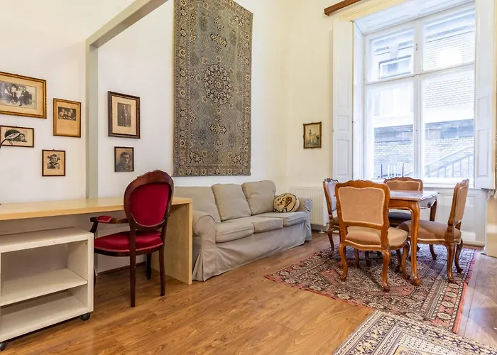 Donaticoeur Escalier Apartment